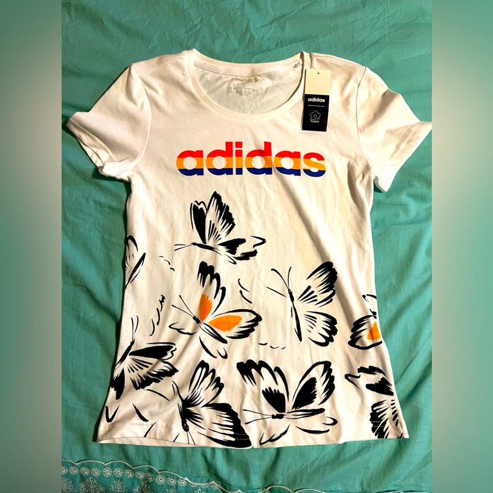 Women’s ADIDAS scoop neck shirt size small